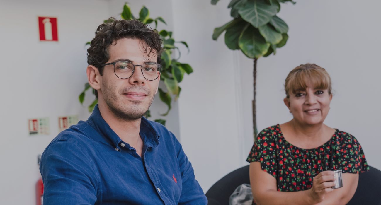 Blog CTA - Studenten posieren in unserer Lounge