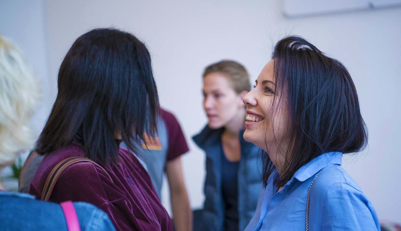 Únete al equipo en nuestra escuela de inglés y trabajar con BELS