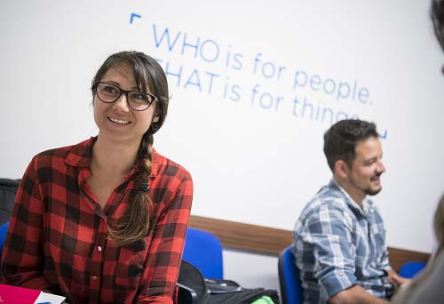 Estudiantes durante actividades comunicativas