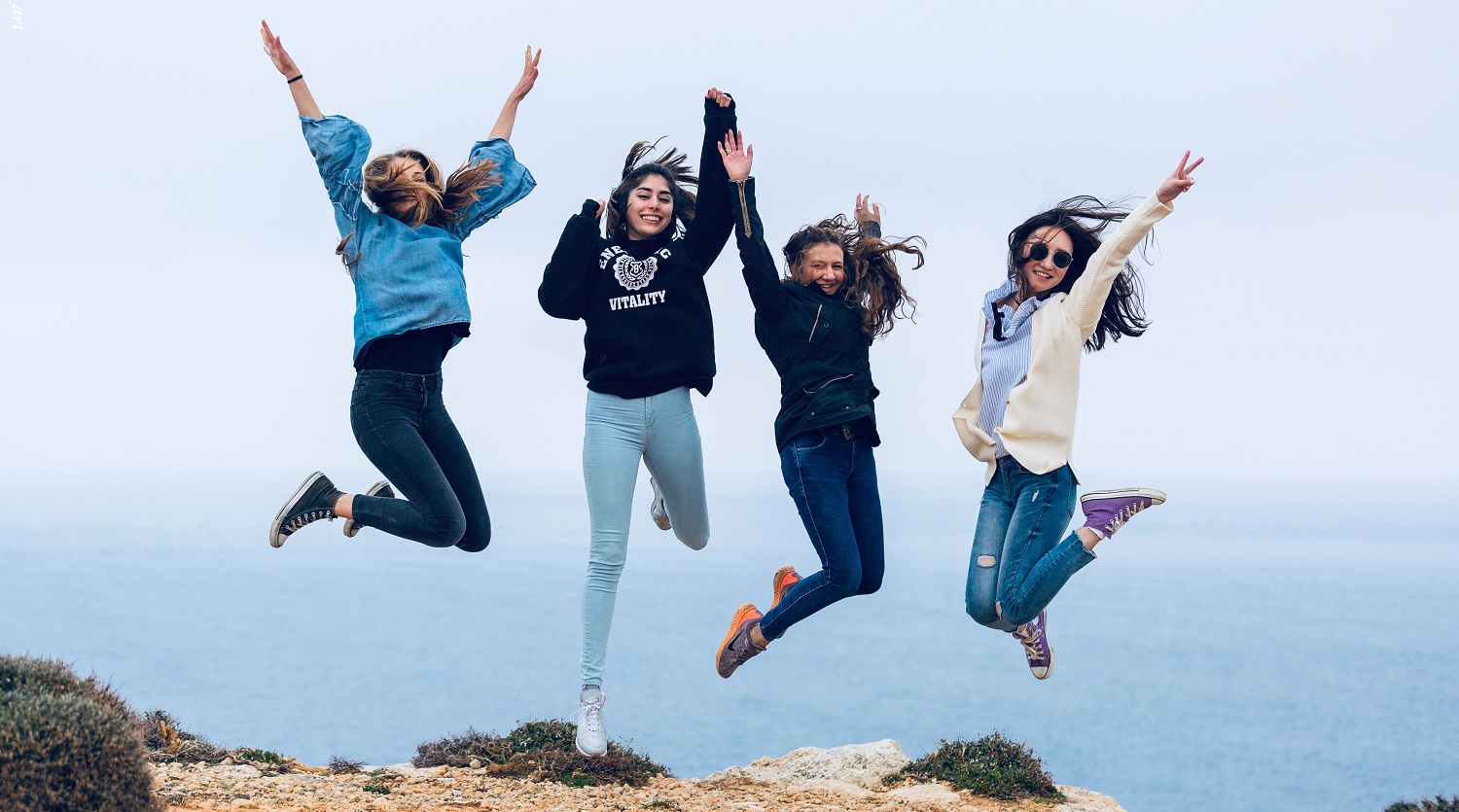 Des étudiants d'une école de langues s'amusent lors de leur voyage à Malte
