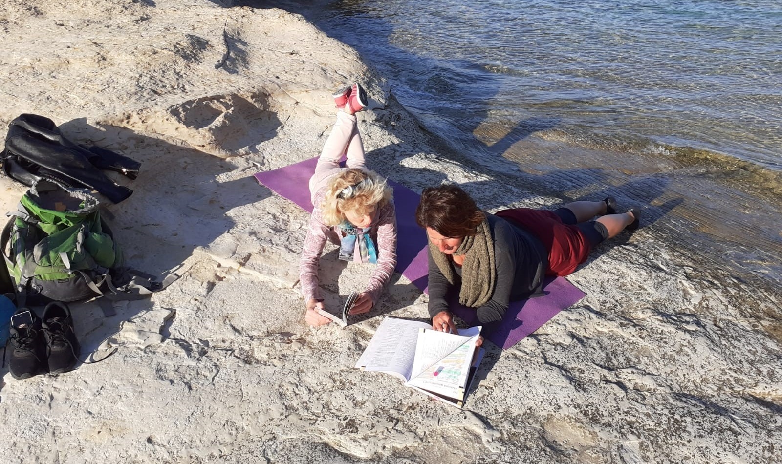 In spiaggia, a Gozo, mentre studiavo vicino al mare