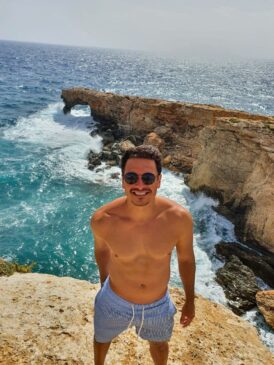 na plaży na mojej angielskiej wycieczce na Malcie