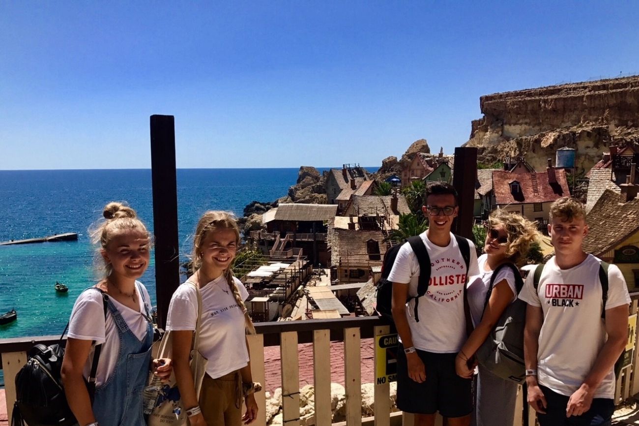 Filippo durante unos de sus viajes a malta con BELS estudiantes